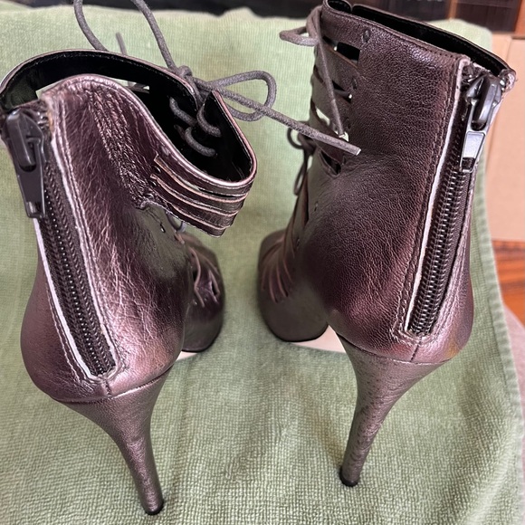 DV by Dolce Vita Metallic Pewter Lace-Up Heeled Boots-8M pre-loved excellent! - Picture 4 of 13